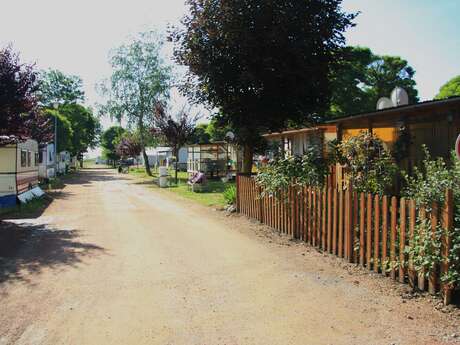 Aire de stationnement et de service camping-cars