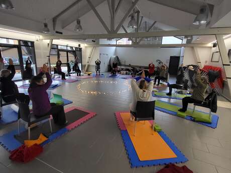 Yoga doux sur chaise et Hatha Yoga avec Chrystel