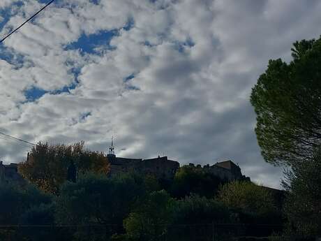 Tour et remparts "anciens châteaux des templiers à la révolution"