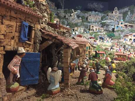 Boutique de Noël et crèche monumentale à Seillans