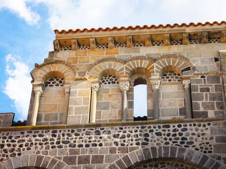 Les dessous du patrimoine : l'abbaye de Mozac inédite la salle haute de la tour-porche