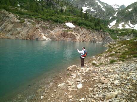 Guidage de pêche en lac de montagne