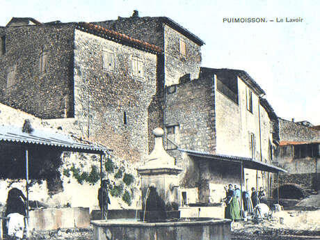 La fontaine et ses bassins et les jardins