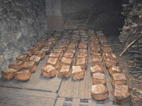 Vente de pain et plats de pays par l'association du four et du moulin