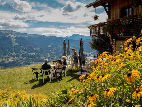 Goûter à la Ferme des Cimes