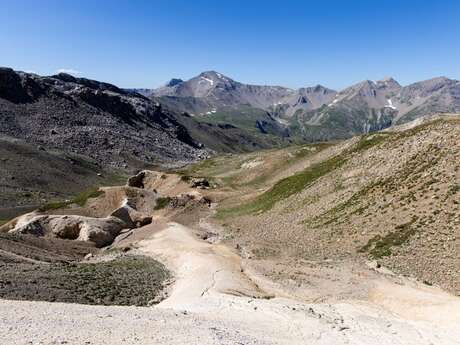 Le col des Terres Blanches depuis Dormillouse