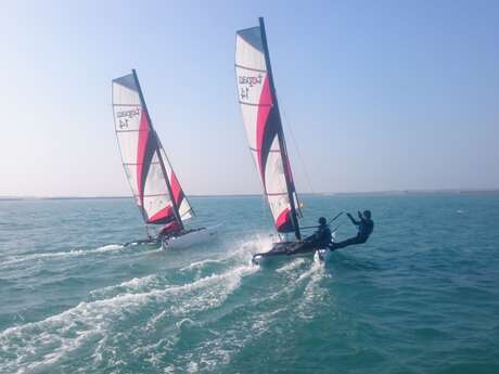 Stage et cours particulier en optimist, planche à voile, dériveur, catamaran, par le CNAR