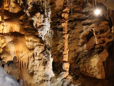 Halloween à la grotte du Bosc : les contes qui font (pas) peur Halloween à la grotte du Bosc : les contes qui font (pas) peur