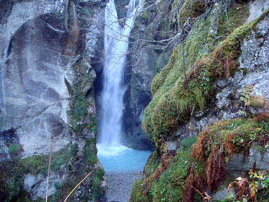 Arrampicata guidata alle cascate e torrenti