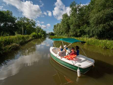 Promenades fluviales sur le Canal de Berry - Audes