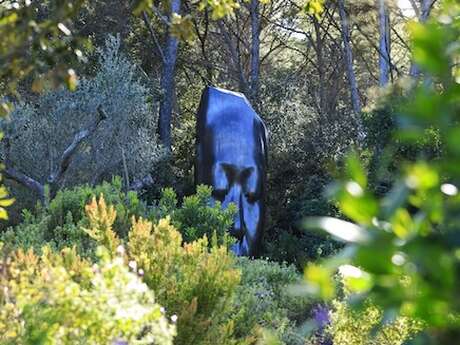 Rendez-vous in the gardens of Villa Carmignac