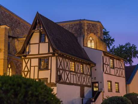 Roanne, les façades à la nuit tombée