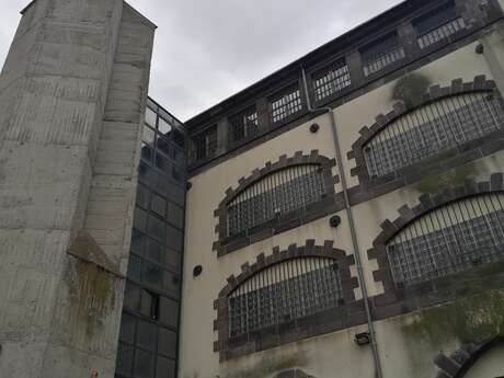 En famille : mystère à la prison spécial halloween