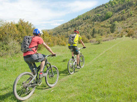 Le tour cyclo du lac de Castillon par Castellane