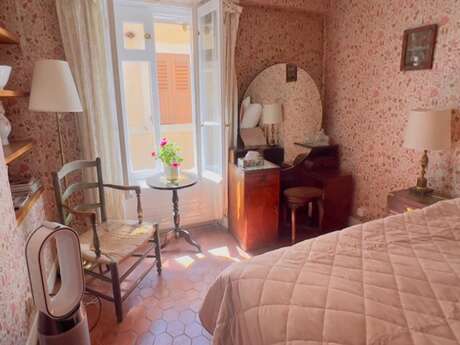 The pink bedroom - Searle House