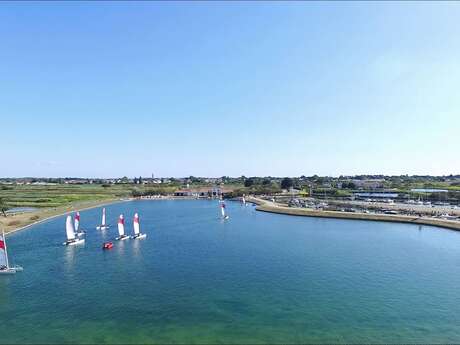 Privatisation of the school, water + land treasure hunt, water sports challenge, initiation by the Centre Nautique Couardais du Goisil