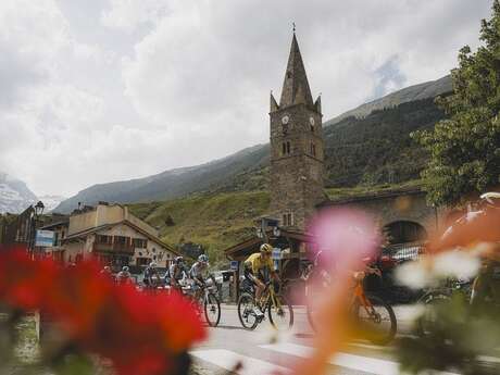 Passage de la dernière étape du Tour Auvergne Rhône-Alpes