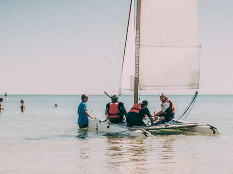 Location de catamaran / planche à voile / funboard / kayak par Île de Ré Voile à La Couarde