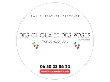 Des choux et des roses sur le gâteau