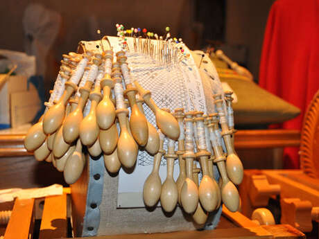 Atelier dentelle en Queyras