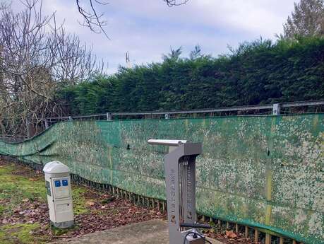 Bike repair and inflation station - Jardin des Capucins