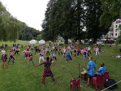 Atelier de danse africaine -Festival Uriage en Danse présenté par Jean-Claude GALLOTTA