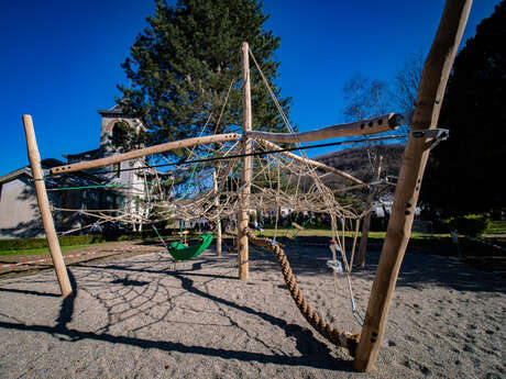 Aire de jeux à la mairie de Lavelanet