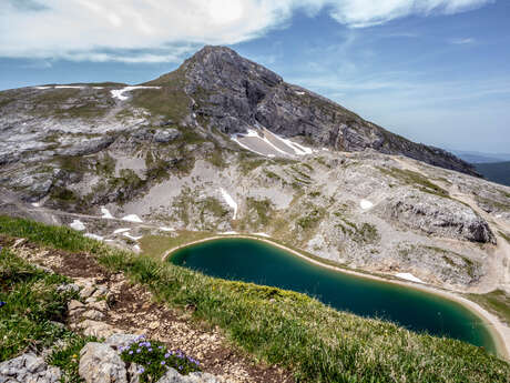 Fishing on lake Moucherolle