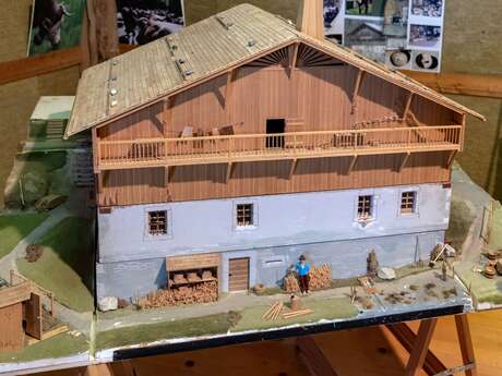 Clos Parchet Farm and Folk Museum Tour in French