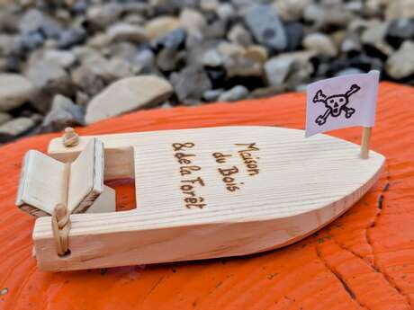 Fabrique ton petit bateau en bois