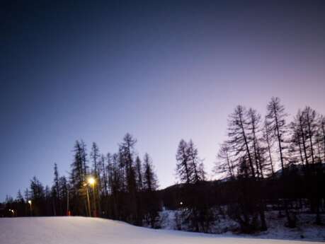 Descente étoilée : Ski nocturne et Snooc en musique