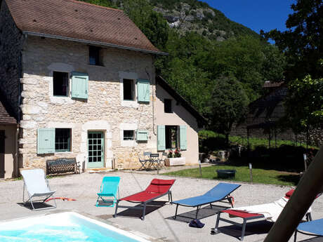 Gîte "Entre Vignes et Montagne" Maison grand confort avec piscine 3 chambres pour 8 personnes - 2 salles de bain-douche-WC