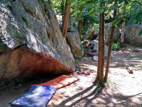 Laramade boulder site