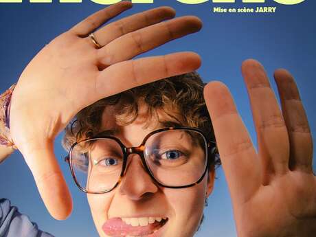 Spectacle - María Moreno