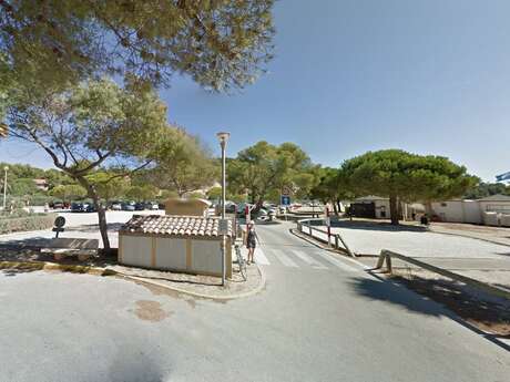 Argentiere beach car park - East