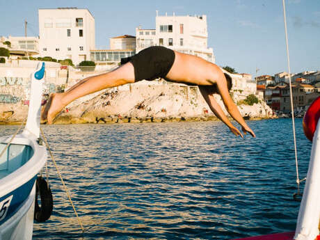 Half-day cruise onboard a traditional barquette