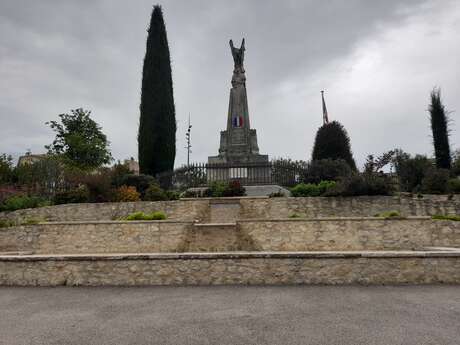 Fontaine square Oswald Bouteille