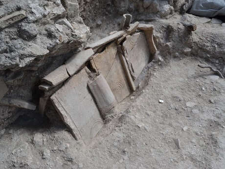 Les fouilles de la colline du Château - Une synthèse des dernières campagnes