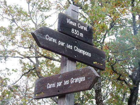 Curel, agrippé aux collines