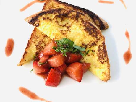 Atelier gastronomique - Clafoutis petits pois feta pistou et Brioche perdue aux fraises poêlées