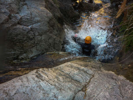 Canyon d'eau chaude avec Adret Canyon