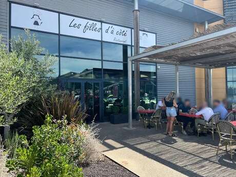 Les filles d'à côté