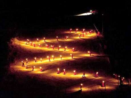 Descente aux flambeaux des enfants