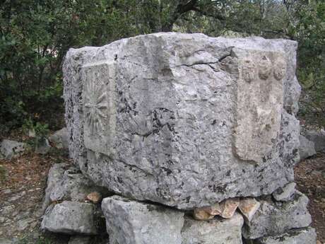 Stone with the 3 coats of arms