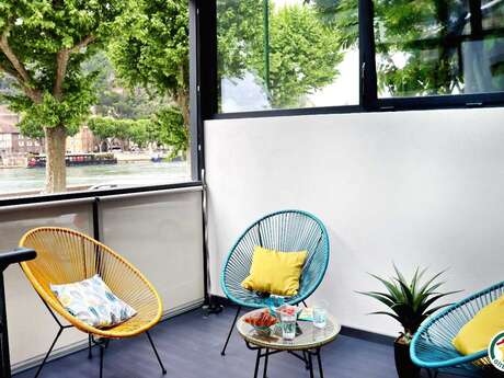 Regard sur le fleuve