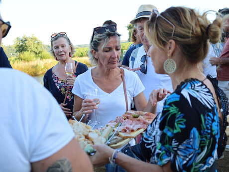 Apéro sunset dans les vignes - Domaine Grenier