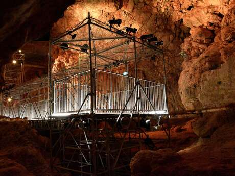 Torchlight guided tour of the Grotte du Lazaret - Nice