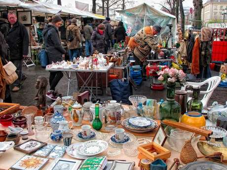 Vide-grenier en intérieur