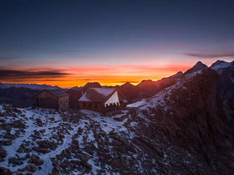 Le refuge Adèle Planchard depuis Arsine (Villar d'Arène)