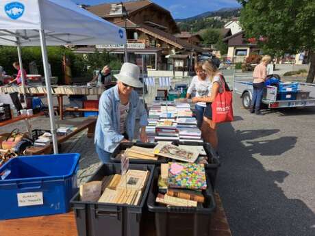 Book sale with the Library